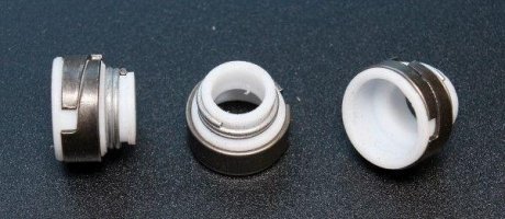 Уплотнительное кольцо, стержень клапана/ ELRING 763.802 (фото 1)