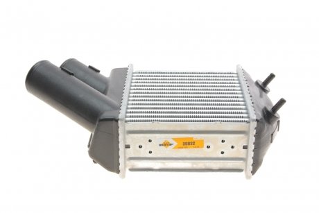 Радиатор наддува NRF 30832 (фото 1)