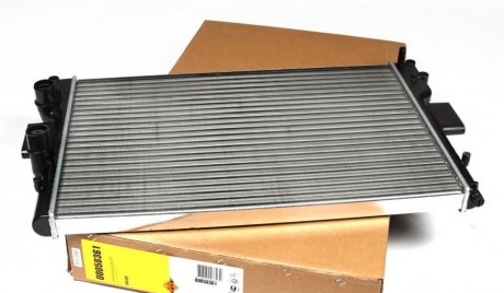 Радиатор охлаждения Iveco Daily IV 2.3/3.0TD 06- NRF 58361 (фото 1)
