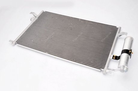 Радиатор кондиционера Лачетты THERMOTEC KTT110315 (фото 1)