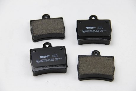 Комплект тормозных колодок, дисковый тормоз FERODO FDB1310 (фото 1)